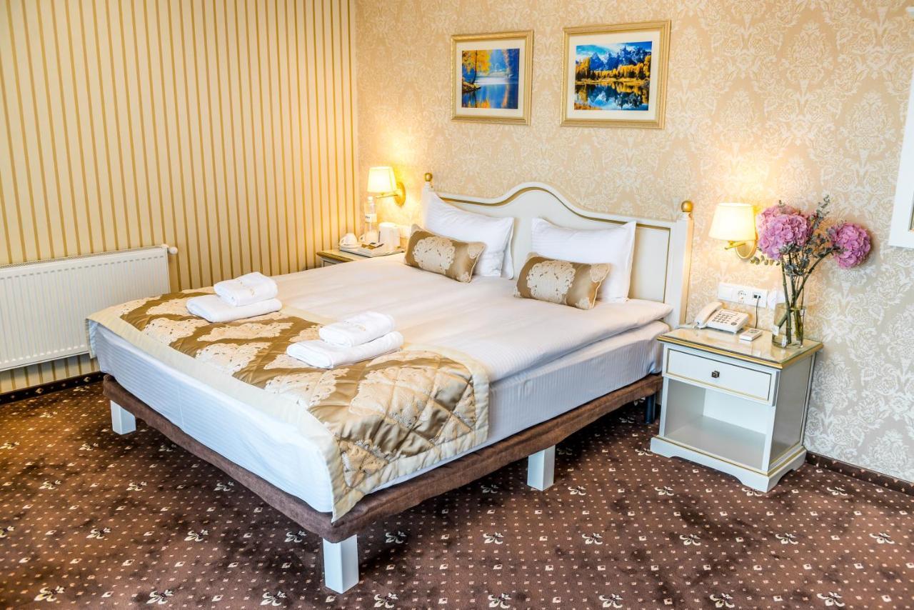 Hotel Fenix Town à Vinnytsia Extérieur photo