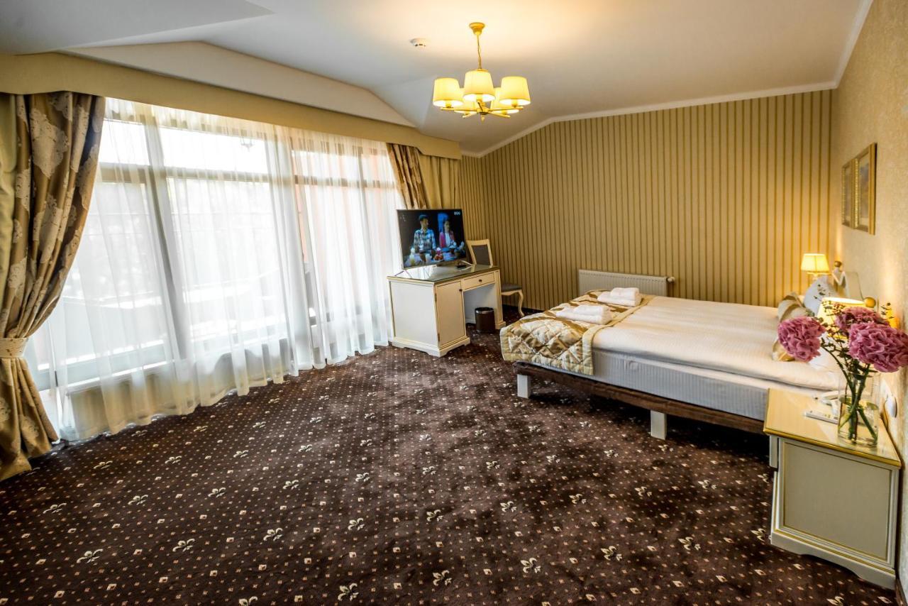 Hotel Fenix Town à Vinnytsia Extérieur photo