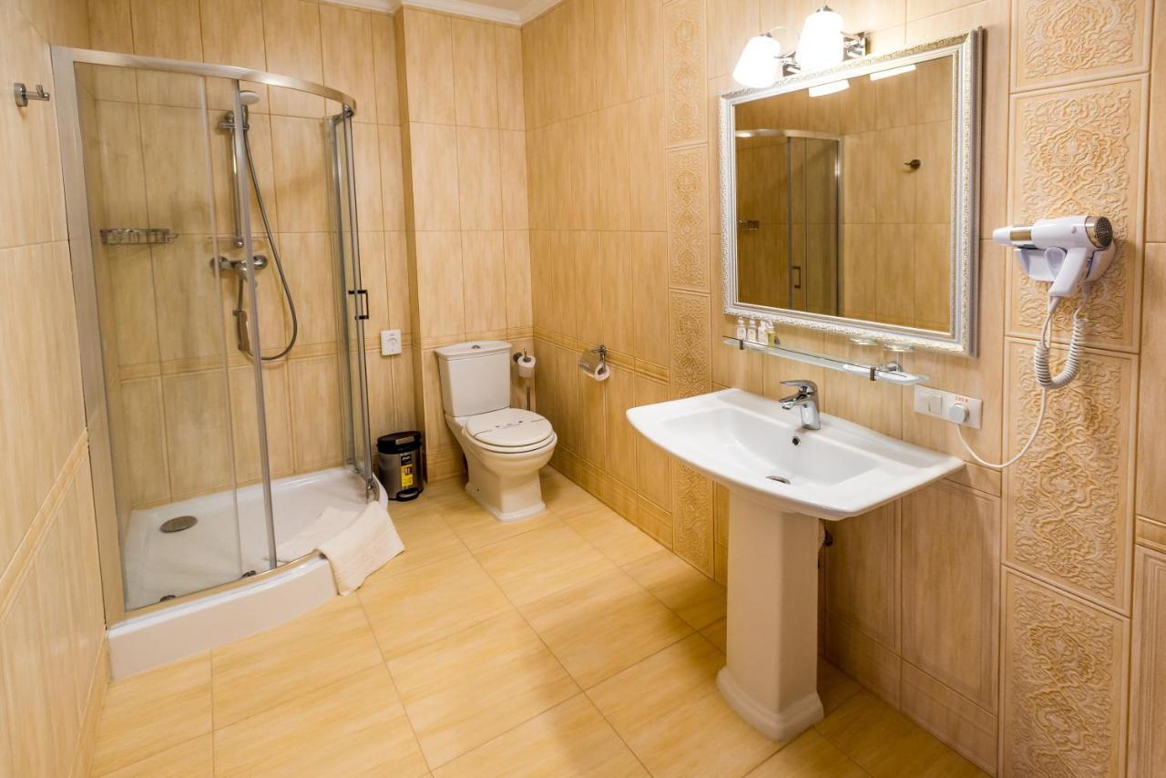 Hotel Fenix Town à Vinnytsia Extérieur photo