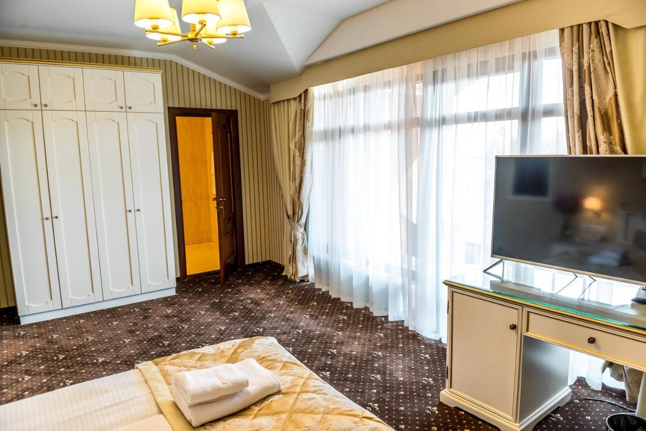 Hotel Fenix Town à Vinnytsia Extérieur photo