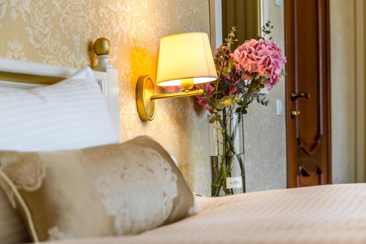 Hotel Fenix Town à Vinnytsia Extérieur photo