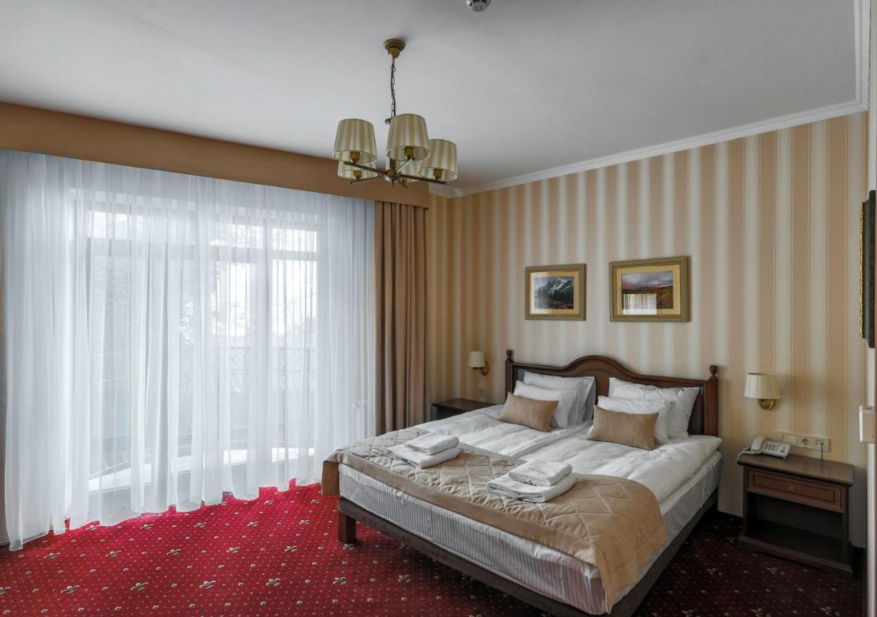 Hotel Fenix Town à Vinnytsia Extérieur photo