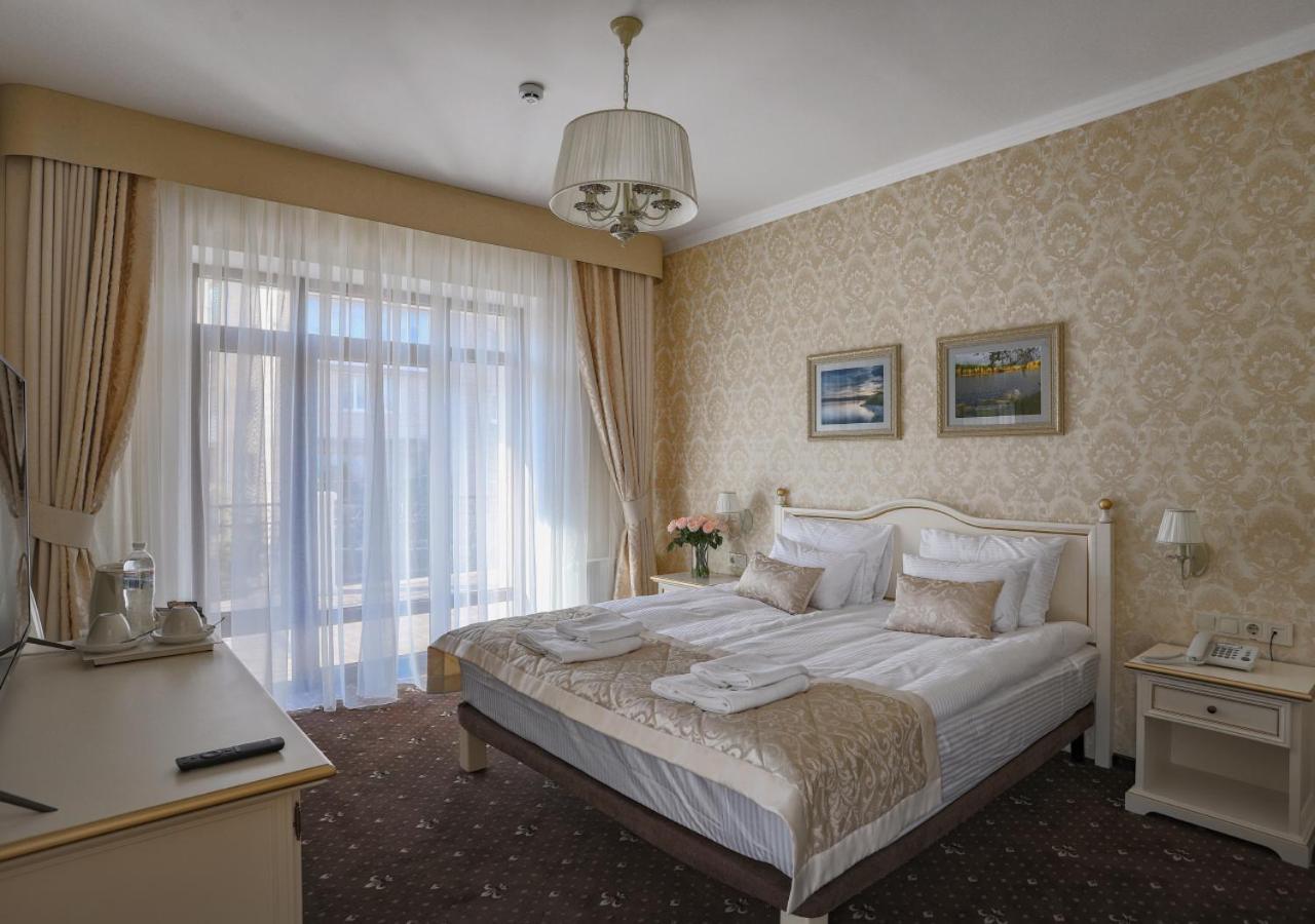 Hotel Fenix Town à Vinnytsia Extérieur photo