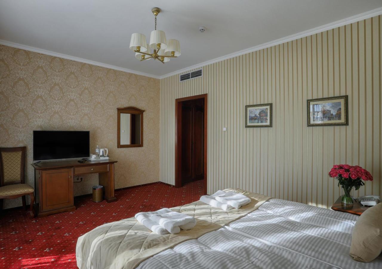 Hotel Fenix Town à Vinnytsia Extérieur photo