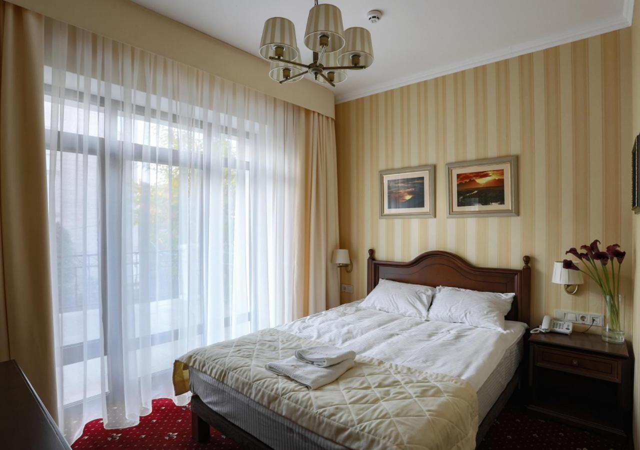 Hotel Fenix Town à Vinnytsia Extérieur photo