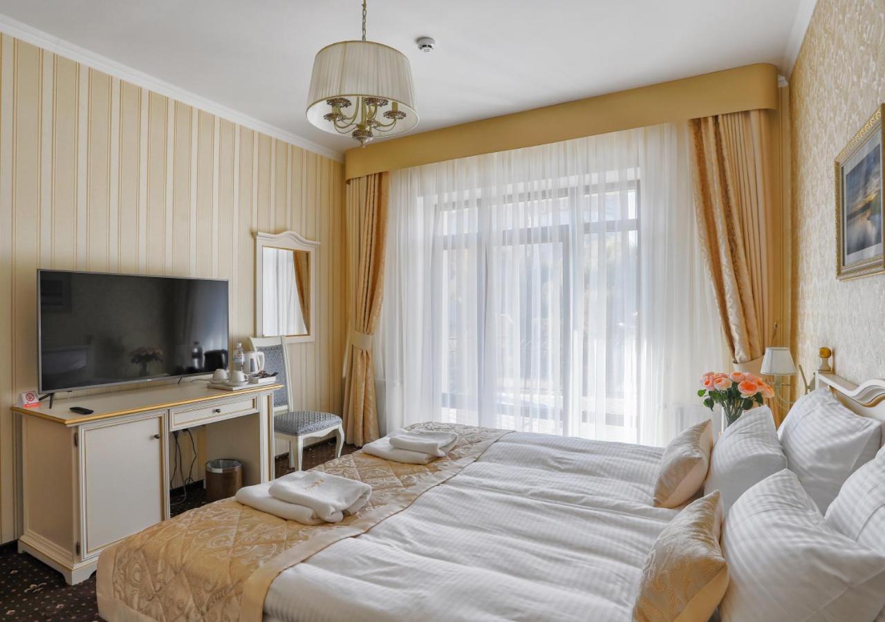 Hotel Fenix Town à Vinnytsia Extérieur photo