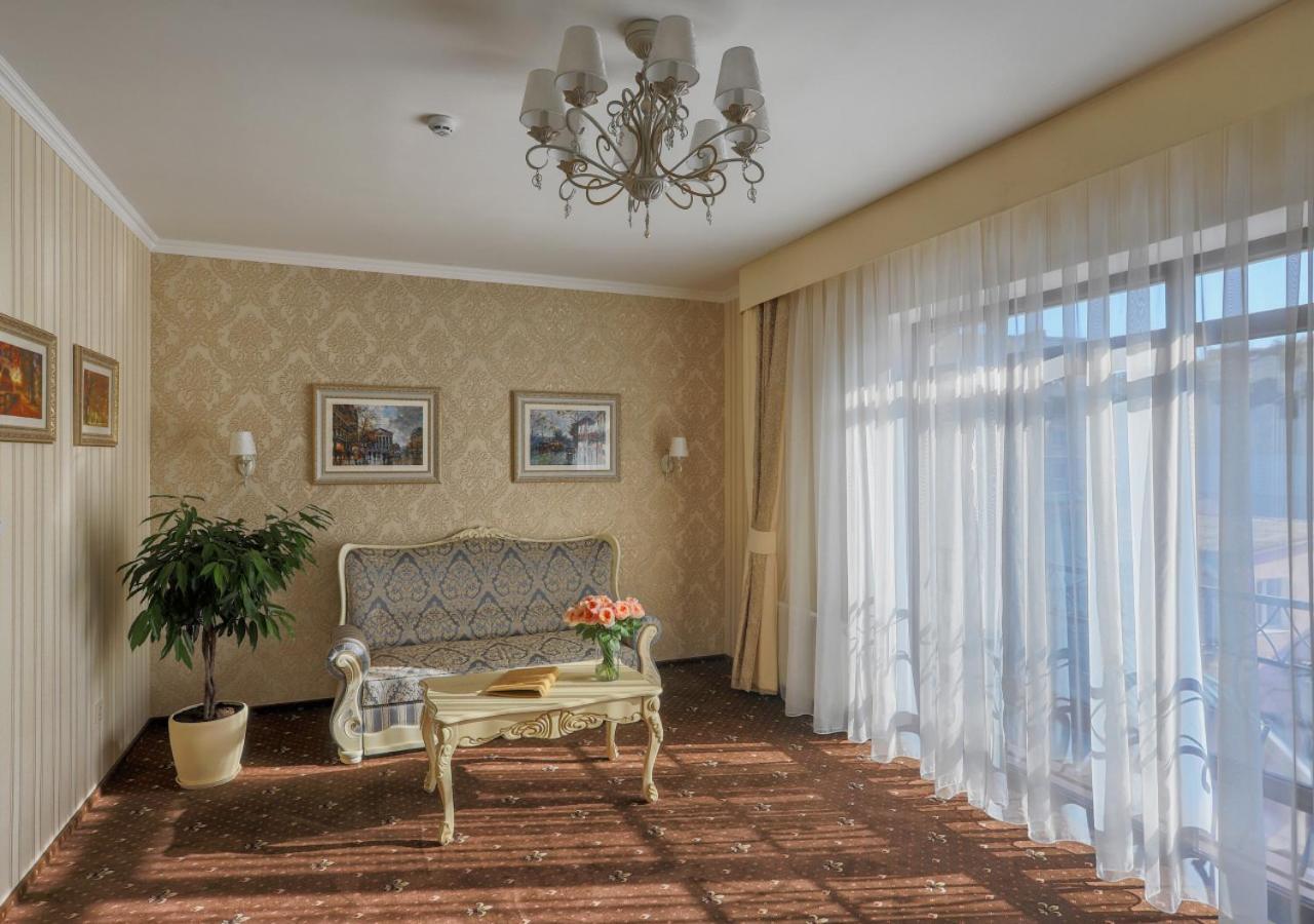 Hotel Fenix Town à Vinnytsia Extérieur photo