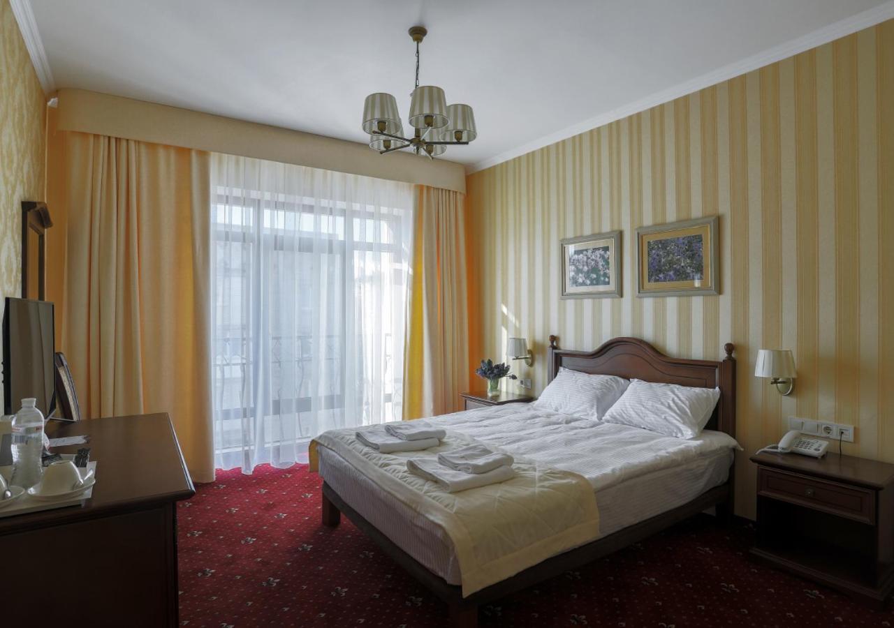 Hotel Fenix Town à Vinnytsia Extérieur photo