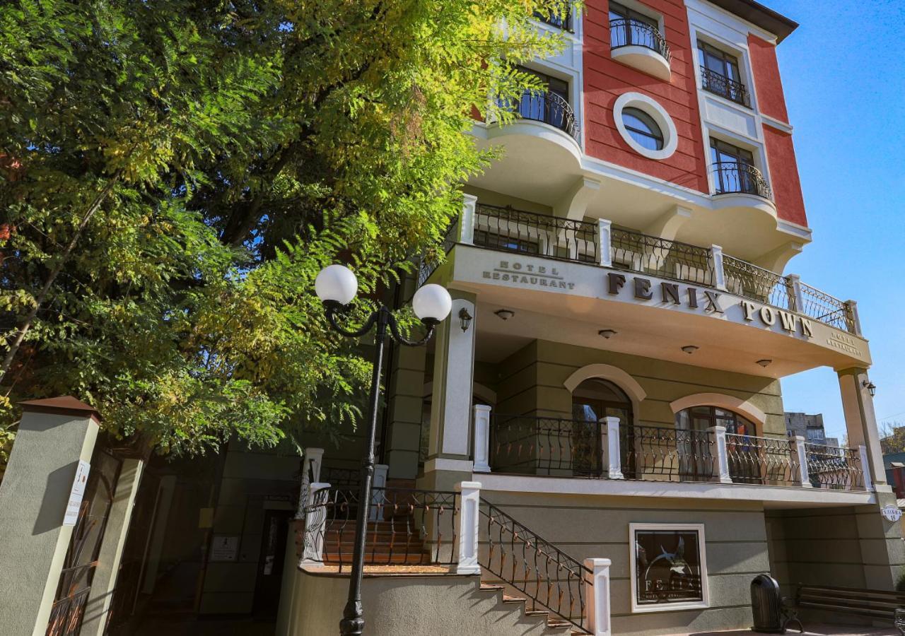 Hotel Fenix Town à Vinnytsia Extérieur photo
