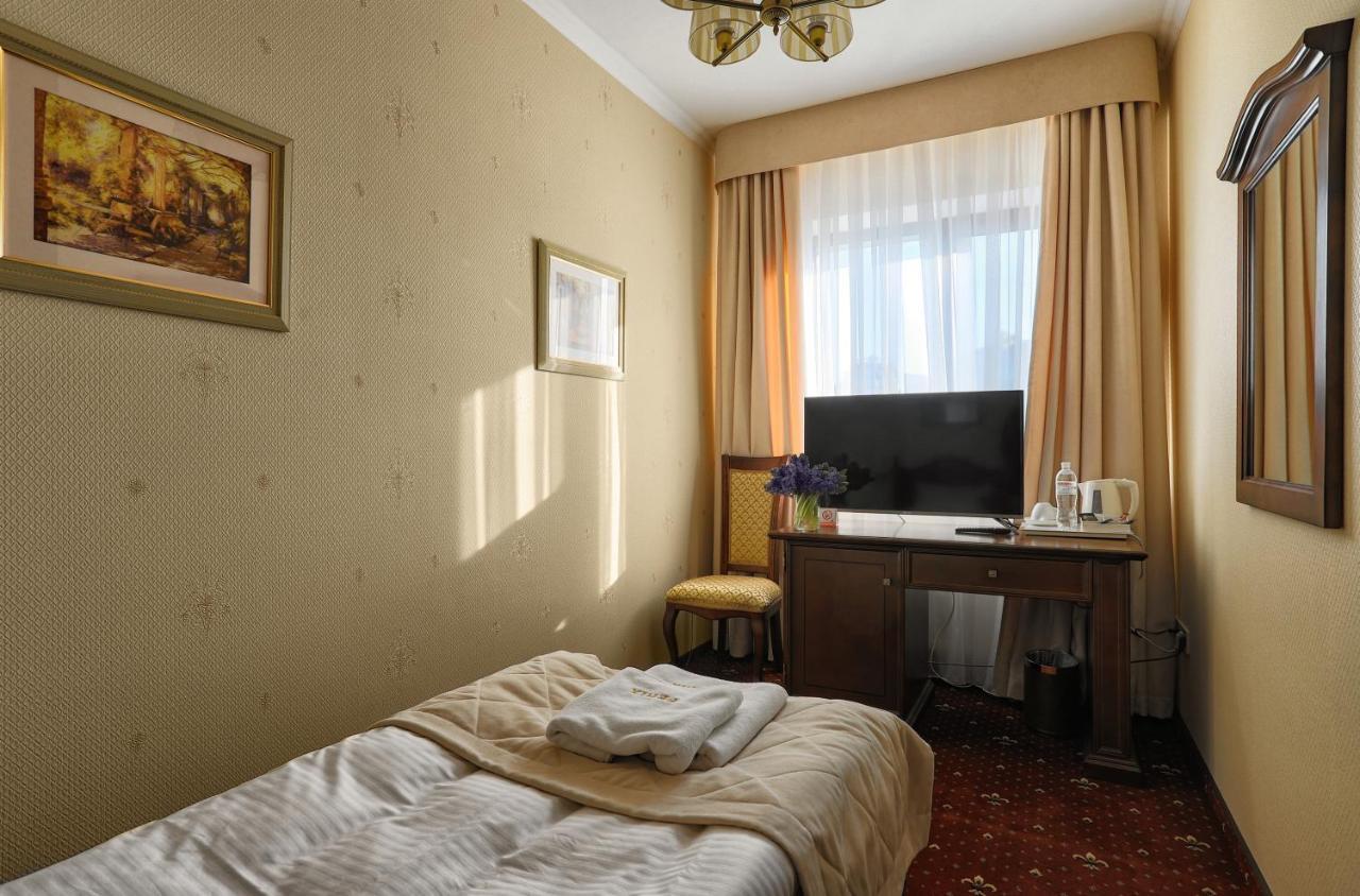 Hotel Fenix Town à Vinnytsia Extérieur photo