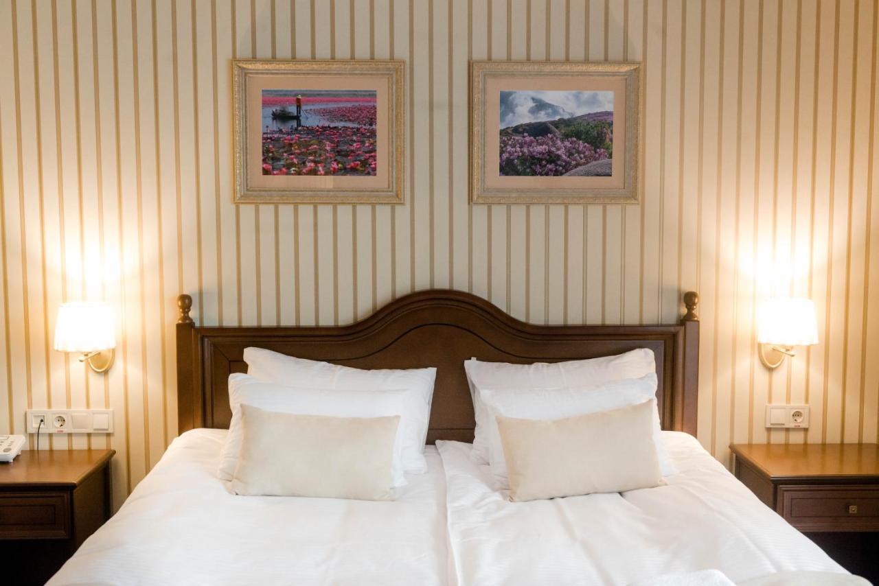Hotel Fenix Town à Vinnytsia Extérieur photo