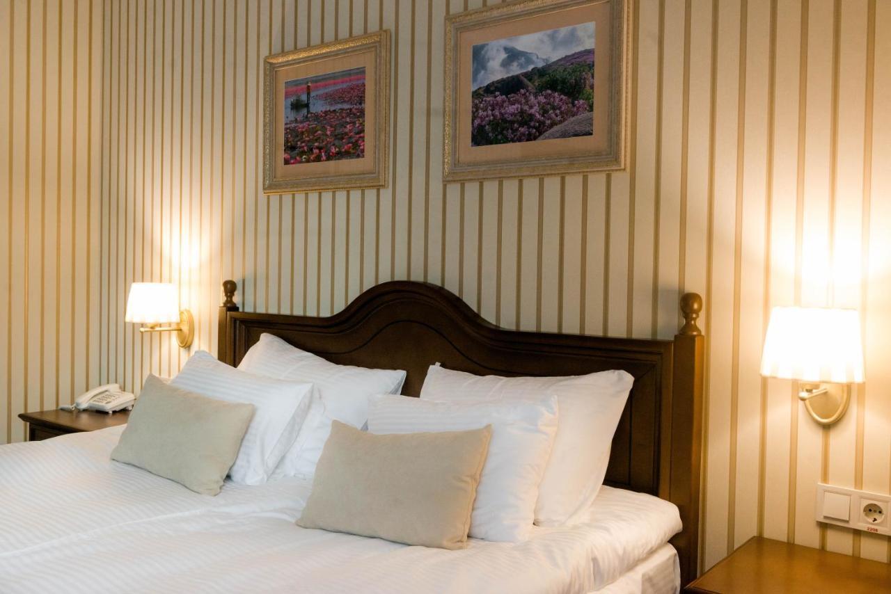 Hotel Fenix Town à Vinnytsia Extérieur photo